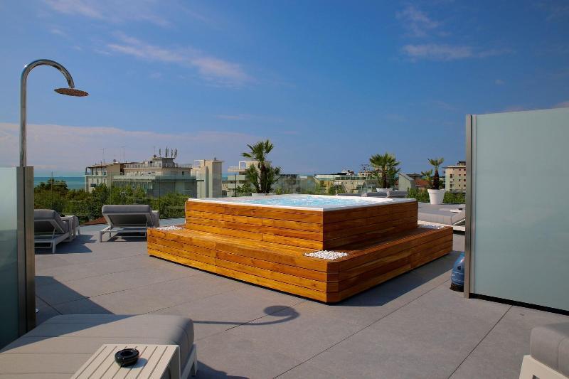 Hotel Monaco Lignano Sabbiadoro Exterior foto